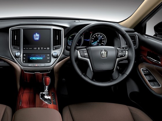 2016 Toyota Crown interior 2