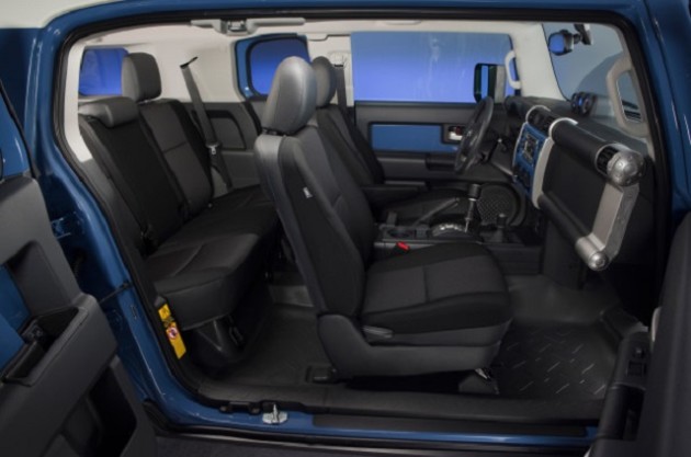 2016 Toyota FJ Cruiser interior