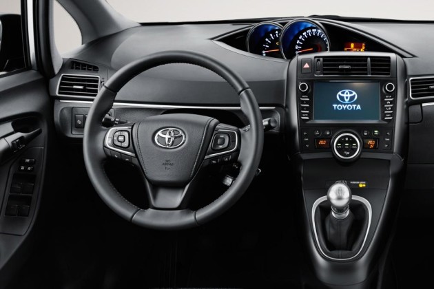 2017 Toyota Verso Interior 2